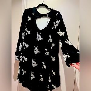 Free People M Flowy Long Sleeve Dress Embroidered with Pockets